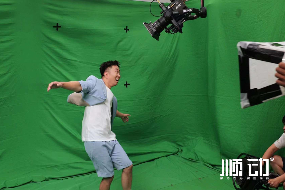 楊迪拍攝紫燕百味雞廣告片花絮 楊迪拍攝紫燕百味雞廣告片花絮