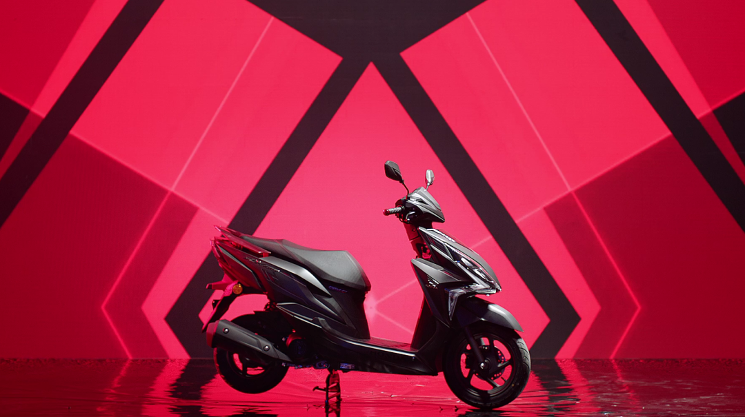 順動新作│時(shí)尚裂變，颯風(fēng)而行，本田RX125摩托車震撼出街