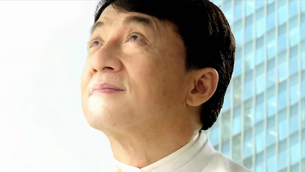 成龍在廣告片拍攝現(xiàn)場